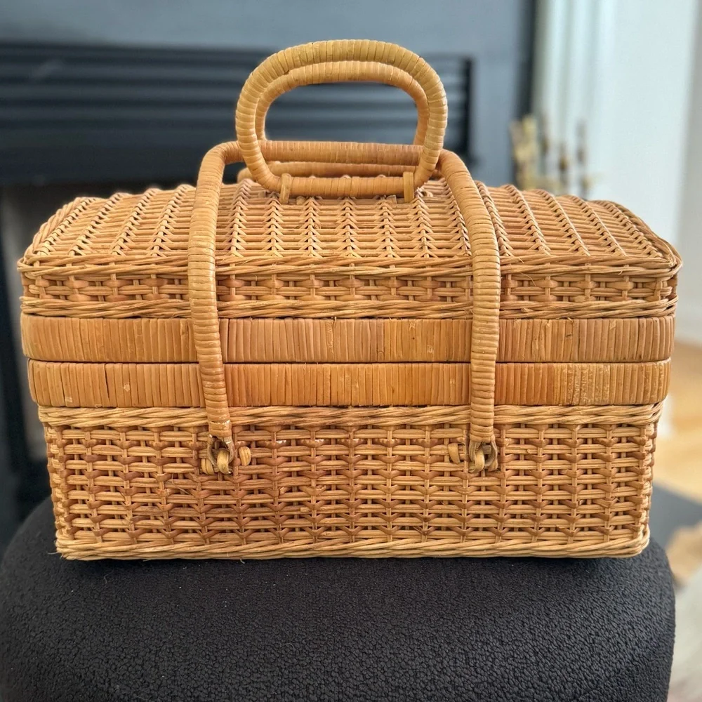 Vintage Wicker Picnic Basket